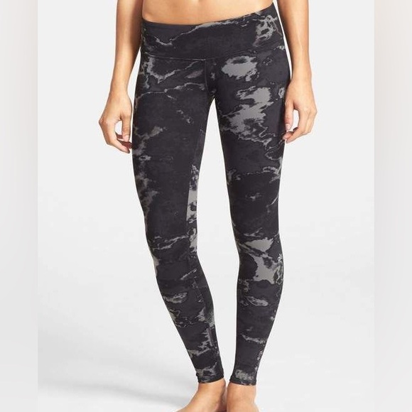ALO Yoga Black Marble‎ Airbrush Leggings | Size M Low Rise - Picture 15 of 15